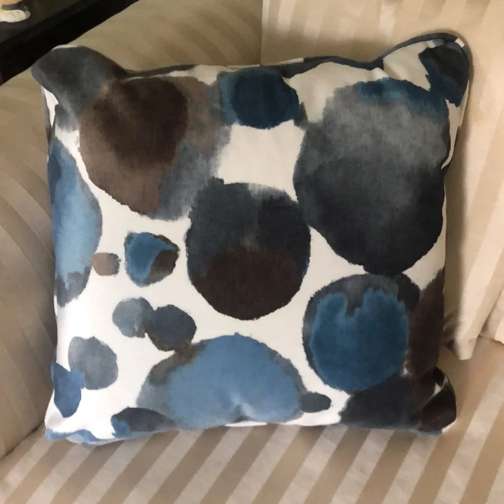 N/A decorative pillow